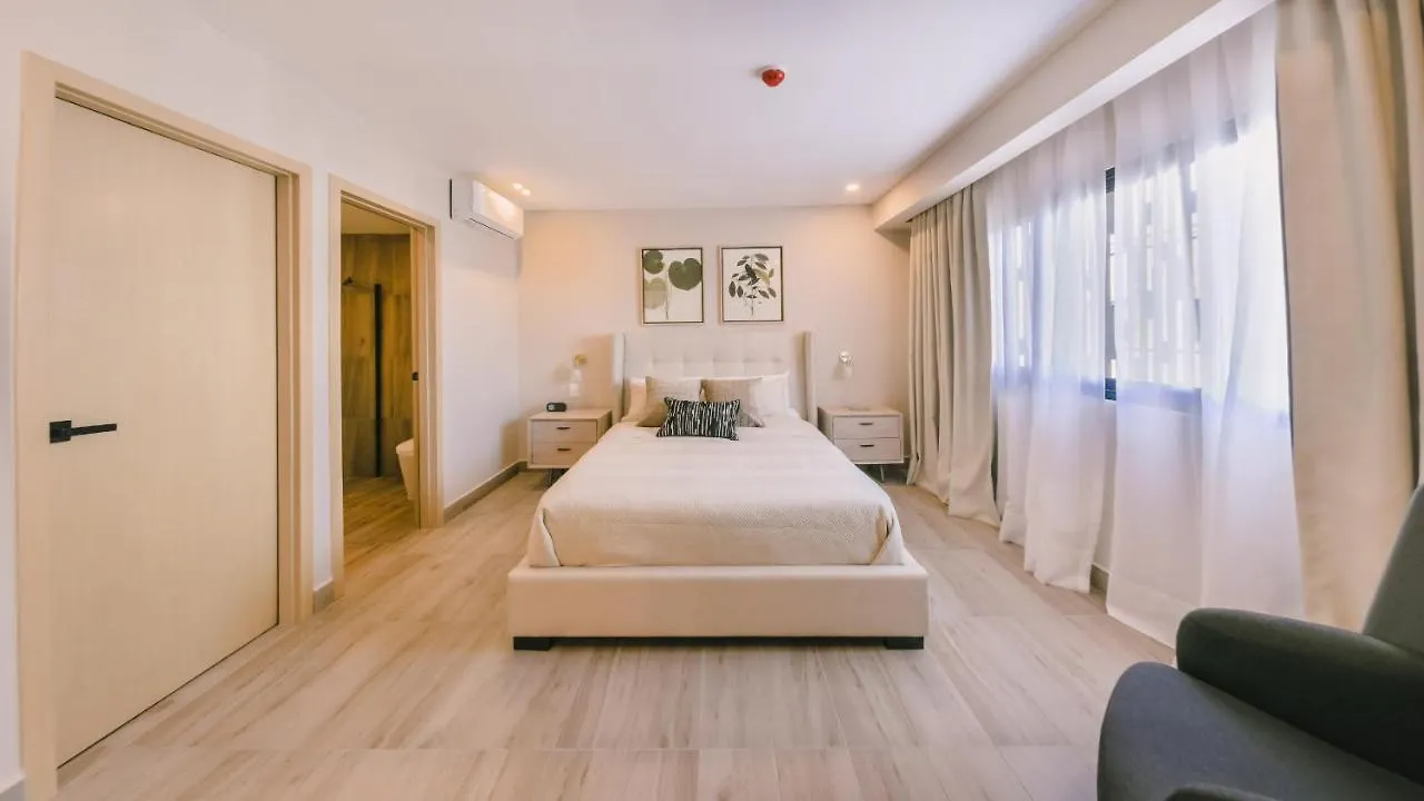 Fully Serviced Apartment At Regatta Living II - 905 Santo Domingo 0*,